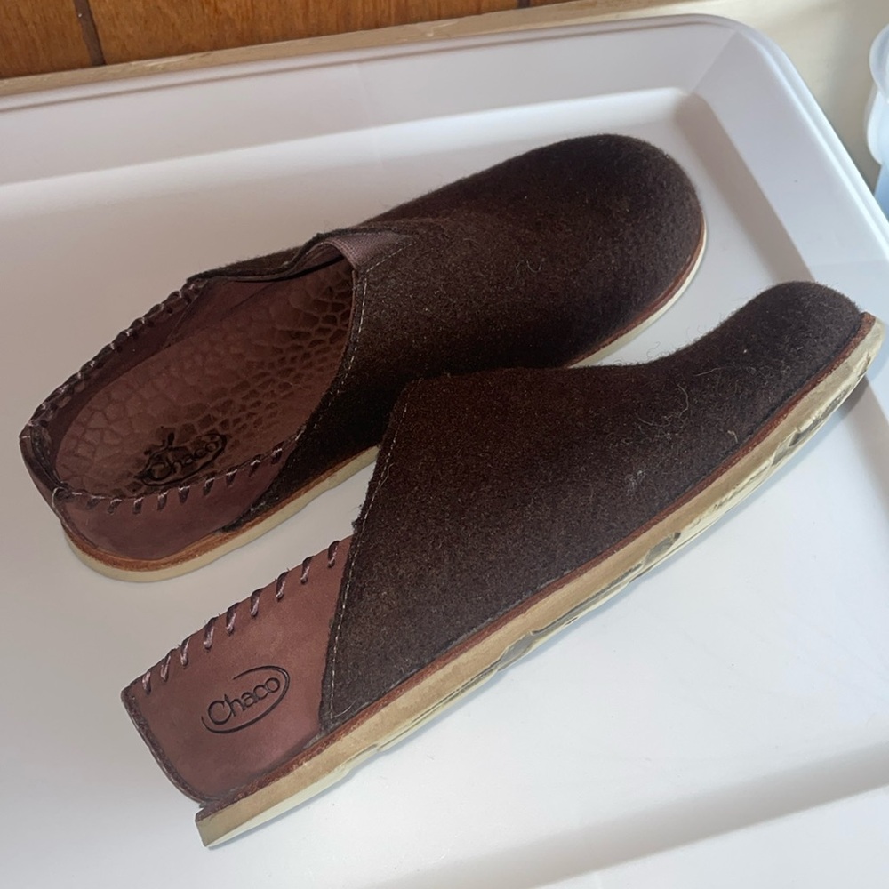 Chaco dark brown slippers shoes women’s size 7